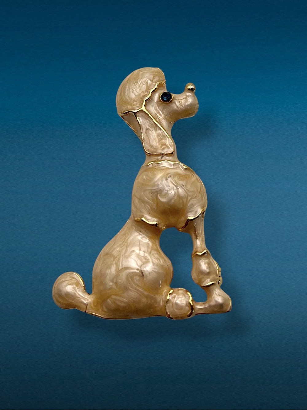 Cute Vintage Gold Tone & Cream Enamel Sitting Poodle Figural Brooch Pin